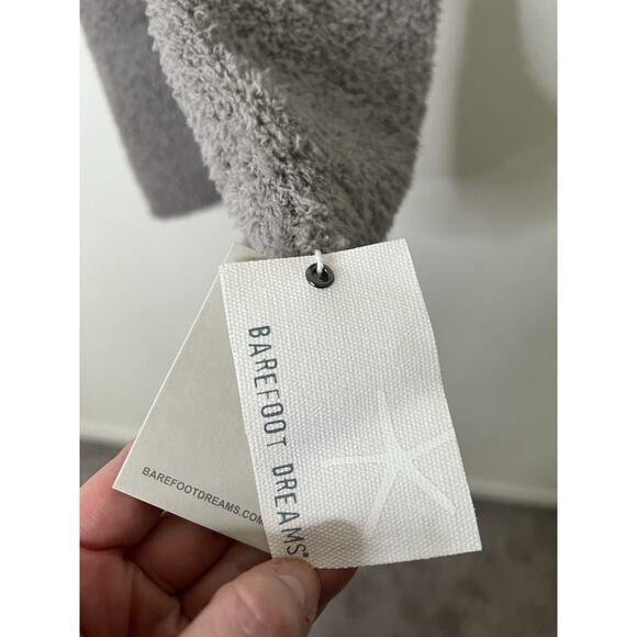 NWT Barefoot Dreams Gray Scarf - Picture 2 of 4